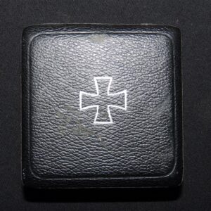 EK1 Iron Cross / Eisernes Kreuz by Wilhelm Deumer period box with LDO numbers L/11 stamp on the box , Case / Etui with white interior