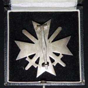 War Merit Cross 1st Class tombak, with swords marked mark “1′ Manufacturer : Deschler & Son in related box