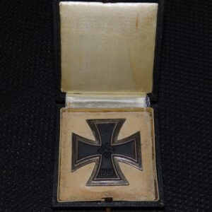 EK1 Iron Cross / Eisernes Kreuz 24 AdHP in a case Robert Koch is a jeweler from Frankfurt & Main