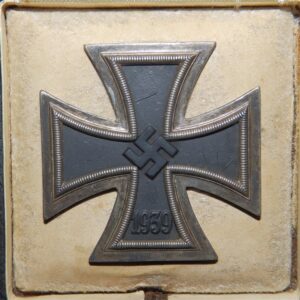 EK1 Iron Cross / Eisernes Kreuz 24 AdHP in a case Robert Koch is a jeweler from Frankfurt & Main