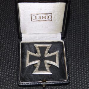 EK1 Iron Cross / Eisernes Kreuz Friedrich Orth with”second type” mm L/14,  screwback type with related LDO box