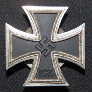 EK1 Iron Cross / Eisernes Kreuz Friedrich Orth with”second type” mm L/14,  screwback type with related LDO box