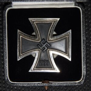 EK1 Iron Cross / Eisernes Kreuz Friedrich Orth with”second type” mm L/14 /2 sharper mm  screwback type with related LDO box