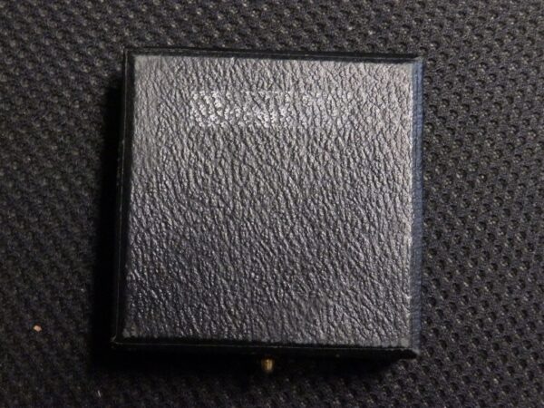 EK1 Iron Cross / Eisernes Kreuz LDO Box “Late type” by Original War Time Period Case, Box / Etui with white interior - Image 2