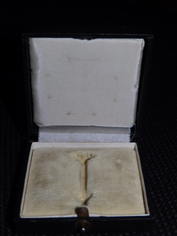 EK1 Iron Cross / Eisernes Kreuz LDO Box “Late type” by Original War Time Period Case, Box / Etui with white interior - Image 3