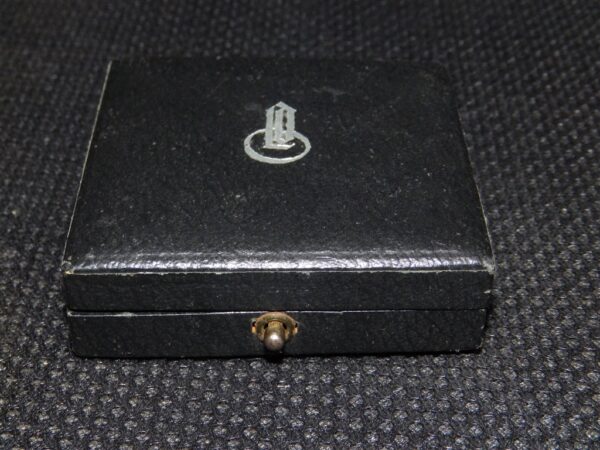 EK1 Iron Cross / Eisernes Kreuz LDO Box “Late type” by Original War Time Period Case, Box / Etui with white interior - Image 4
