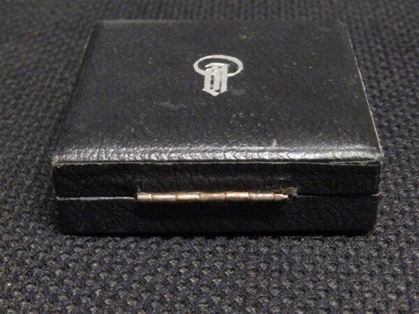 EK1 Iron Cross / Eisernes Kreuz LDO Box “Late type” by Original War Time Period Case, Box / Etui with white interior - Image 5