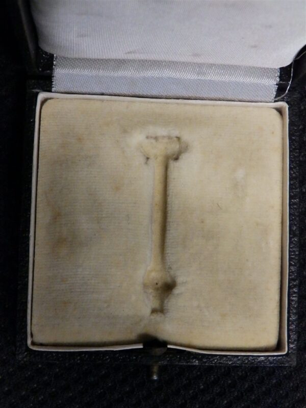 EK1 Iron Cross / Eisernes Kreuz LDO Box “Late type” by Original War Time Period Case, Box / Etui with white interior - Image 6