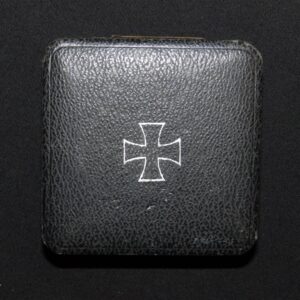 EK1 Iron Cross / Eisernes Kreuz middle period box Case / Etui, with white interior