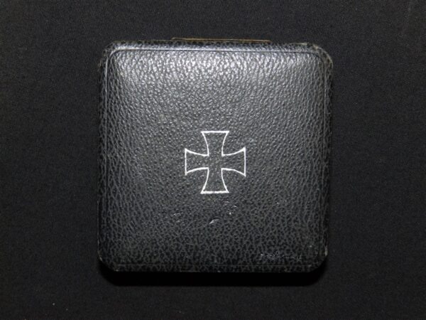 EK1 Iron Cross / Eisernes Kreuz middle period box Case / Etui, with white interior