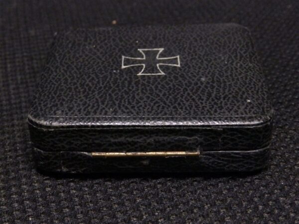 EK1 Iron Cross / Eisernes Kreuz middle period box Case / Etui, with white interior - Image 4