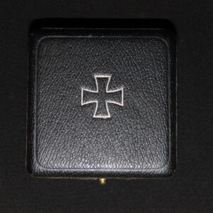 EK1 Iron Cross / Eisernes Kreuz  Late type by Wilhelm Deumer original War Time Period Case, Box / Etui with white interior