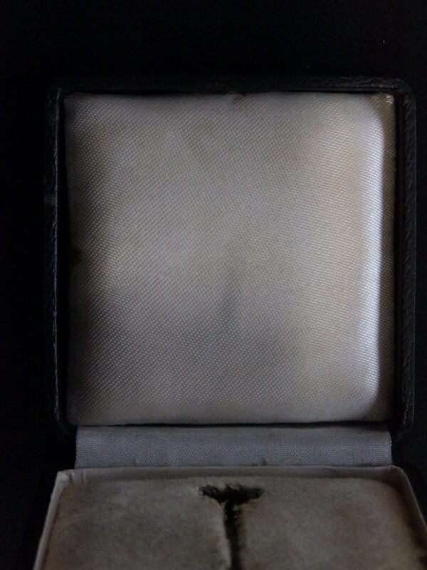 EK1 Iron Cross / Eisernes Kreuz  Late type by Wilhelm Deumer original War Time Period Case, Box / Etui with white interior - Image 8