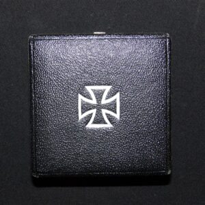 EK1 Iron Cross / Eisernes Kreuz by B.H. Mayer middle period box Case / Etui with white interior