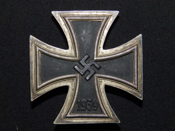 EK1 Iron Cross / Eisernes Kreuz C.E Juncker so called common frame, late type with LDO number L/12 with magnetic inner core