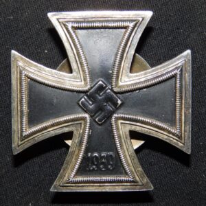 EK1 Iron Cross / Eisernes Kreuz Rudolf Souval marked mark L 58 screwback magnetic regular wartime period types