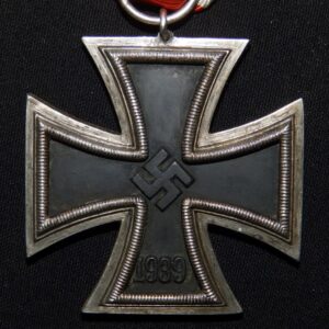 EK2 Iron Cross / Eisernes Kreuz Deschler & Sohn so called R-3 (round 3) with regular Deschler types frame variant