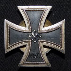 EK1 Iron Cross / Eisernes Kreuz Schauerte & Höhfeld three-piece with regular date inner core.