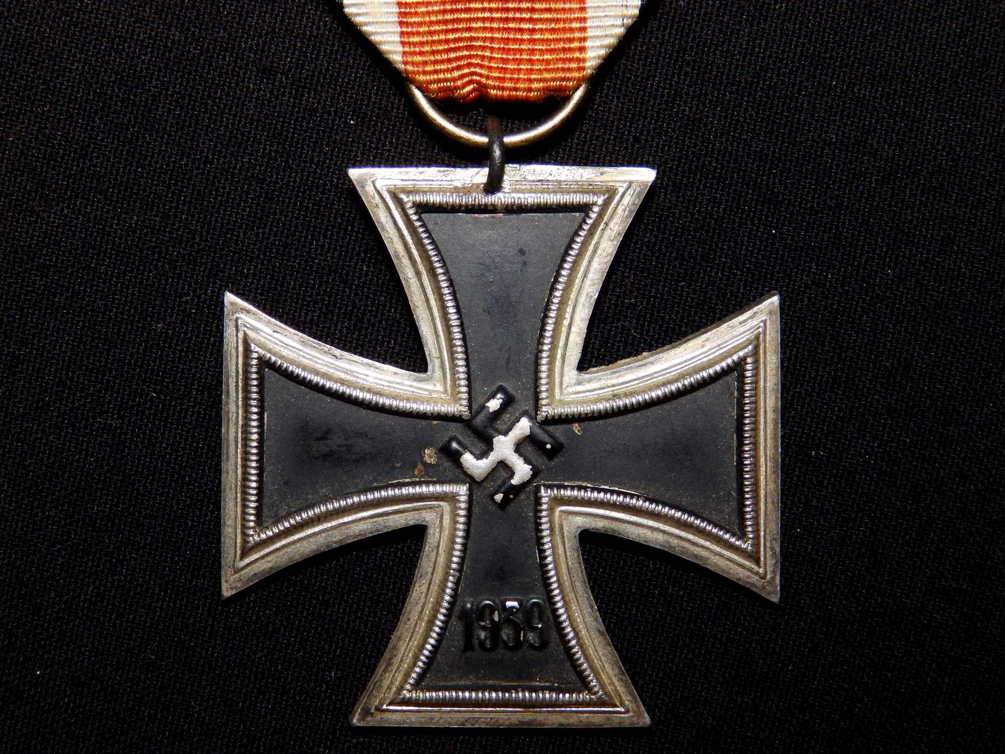 EK2 Iron Cross / Eisernes Kreuz Schauerte & Höhfeld with small date inner core.