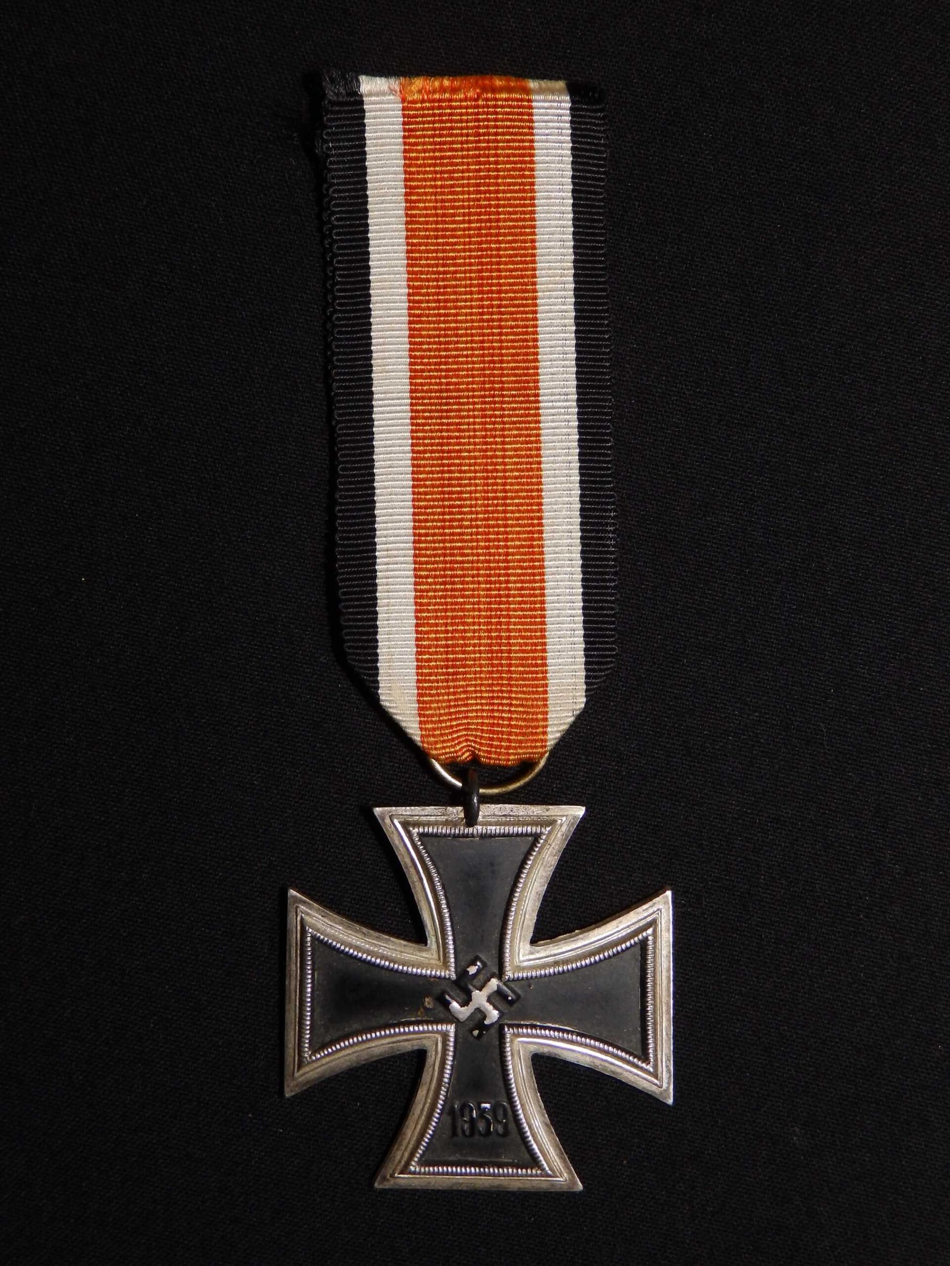 EK2 Iron Cross / Eisernes Kreuz Schauerte & Höhfeld with small date inner core. - Image 3