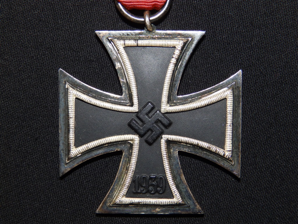 EK2 Iron Cross / Eisernes Kreuz C.E. Juncker 2.9 with W&L core with hand paint variation