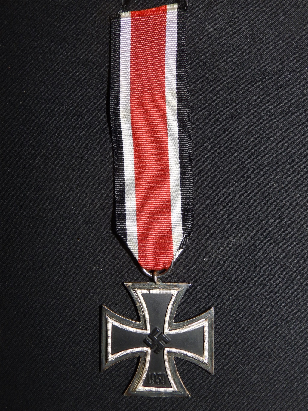 EK2 Iron Cross / Eisernes Kreuz C.E. Juncker 2.9 with W&L core with hand paint variation - Image 3