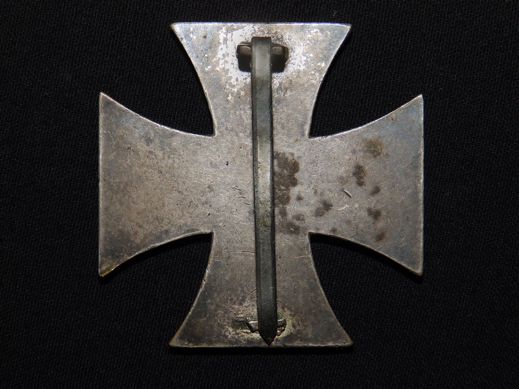 EK1 Iron Cross / Eisernes Kreuz Petz & Lorenz (no number known) one piece early piece - Image 2