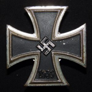 EK1 Iron Cross / Eisernes Kreuz Petz & Lorenz screw back (no number known) 2. type screw solution one piece early piece