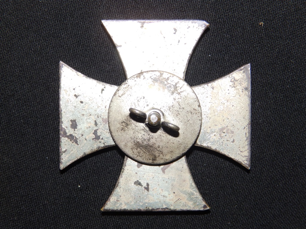 EK1 Iron Cross / Eisernes Kreuz Petz & Lorenz screw back (no number known) 2. type screw solution one piece early piece - Image 2