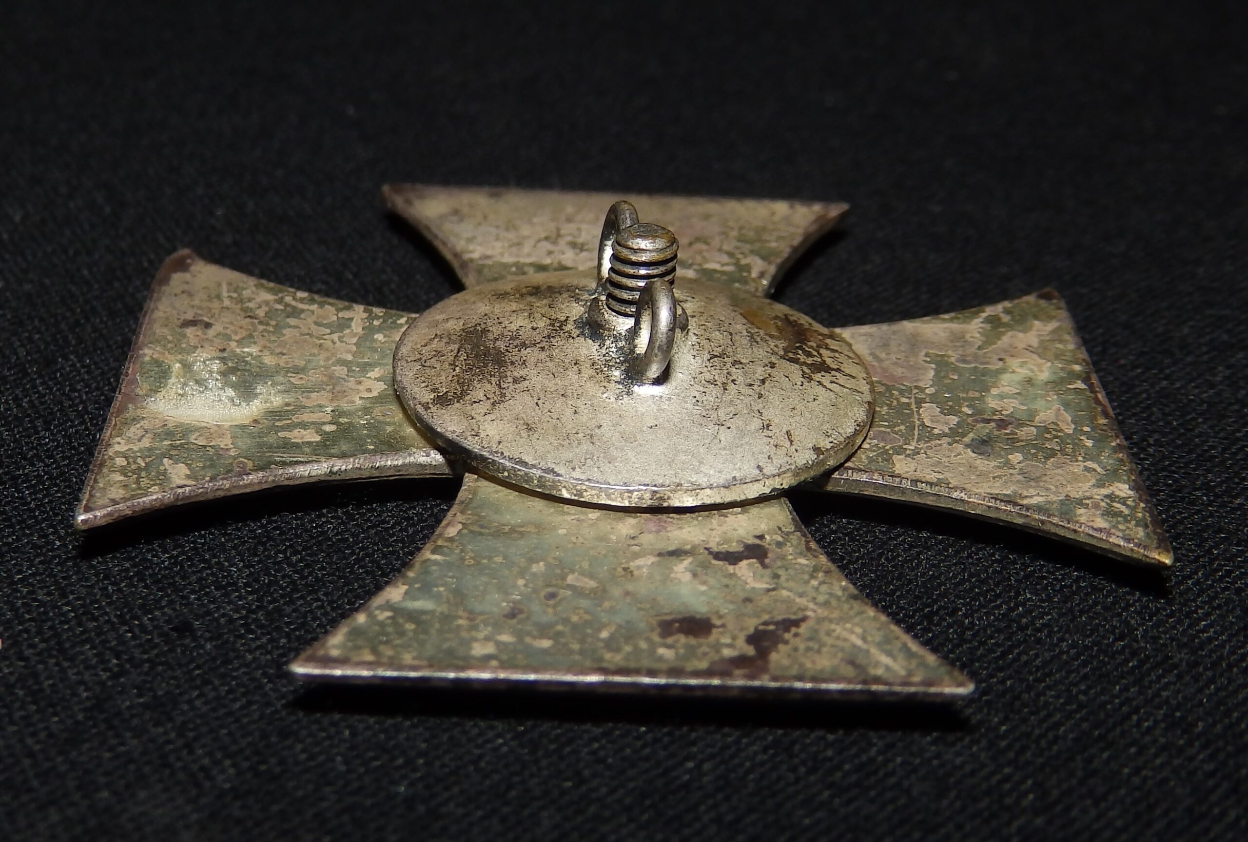 EK1 Iron Cross / Eisernes Kreuz Petz & Lorenz screw back (no number known) 2. type screw solution one piece early piece - Image 6
