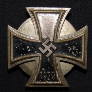 EK1 Iron Cross / Eisernes Kreuz Petz & Lorenz screw back (no number known) one piece early piece